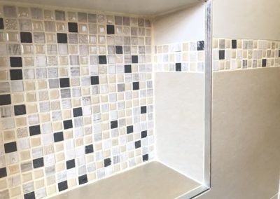 Nicchia realizzata in mosaico beige