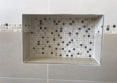 Nicchia del bagno con mosaico in gres