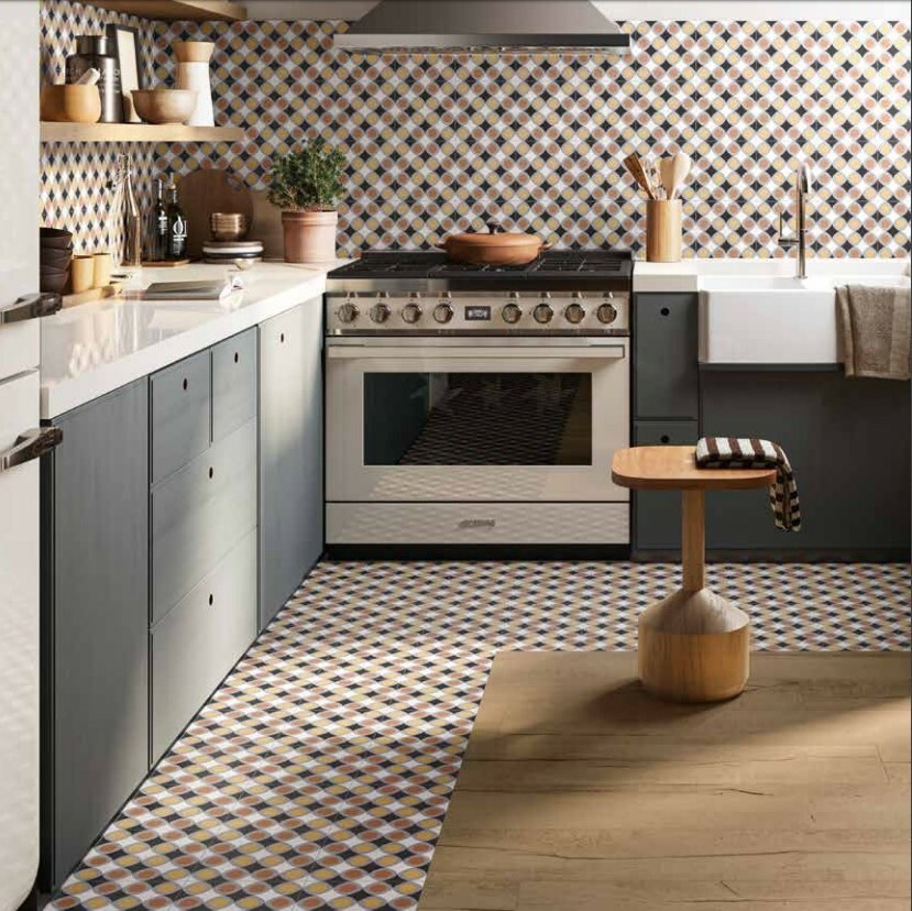 piastrelle cementine in gres in cucina con forme geometriche