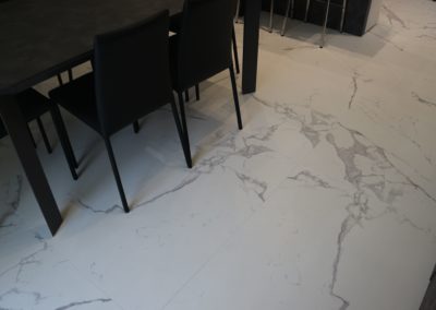 pavimento cucina effetto marmo