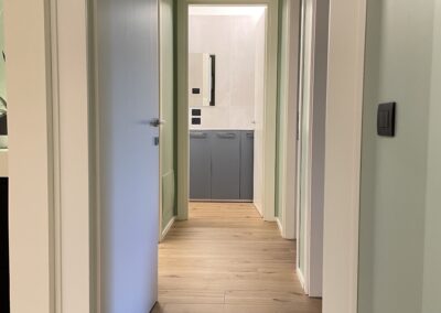 corridoio con gres effetto legno