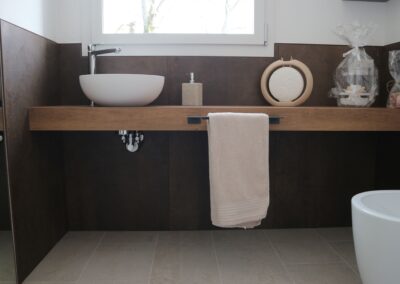 bagno ospiti con gres effetto corten